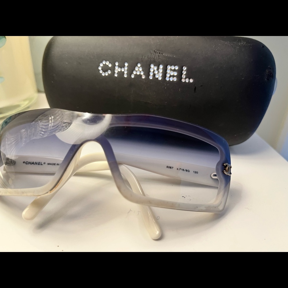 Super chic Chanel sunglasses